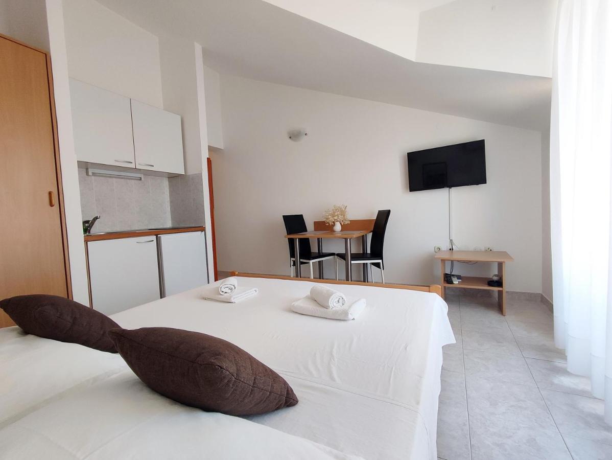 יאדריה Apartments And Rooms Saric מראה חיצוני תמונה