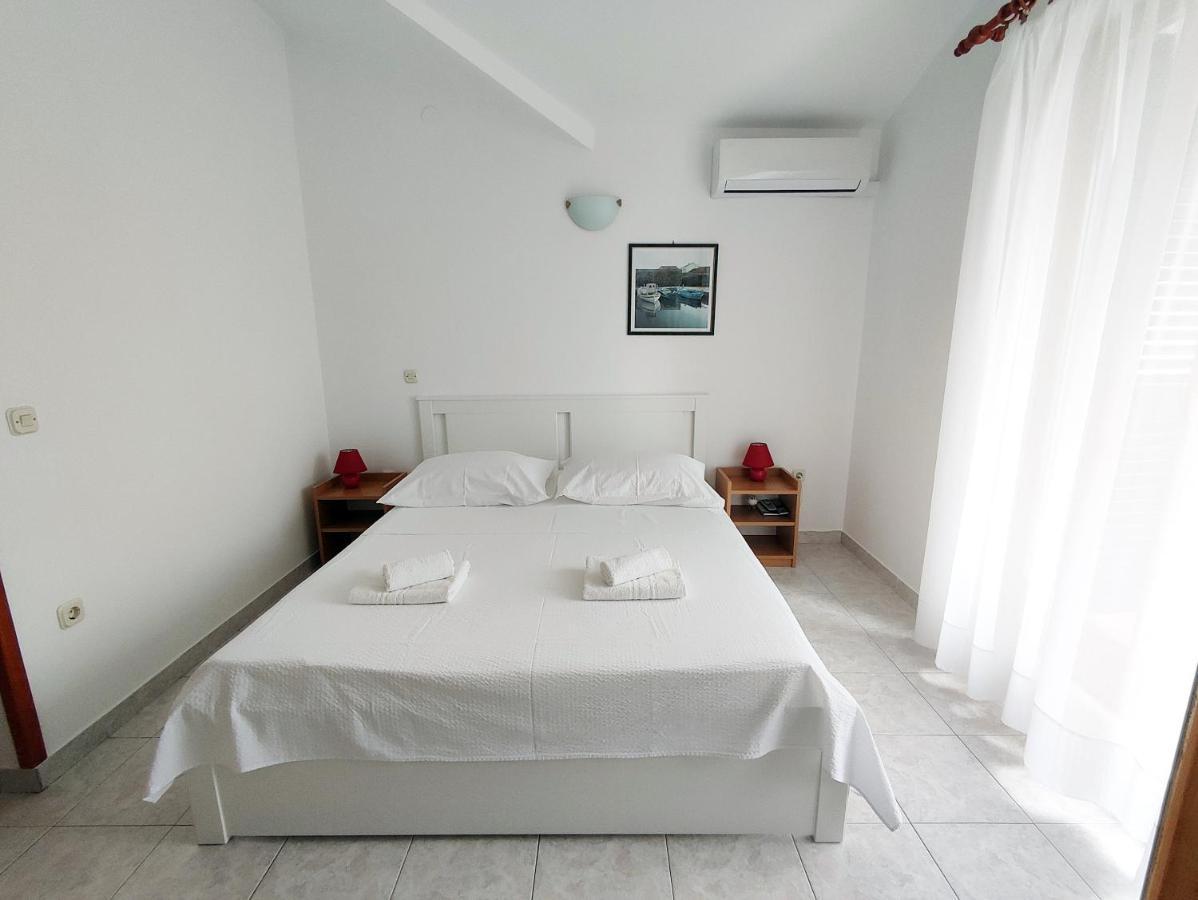 יאדריה Apartments And Rooms Saric מראה חיצוני תמונה