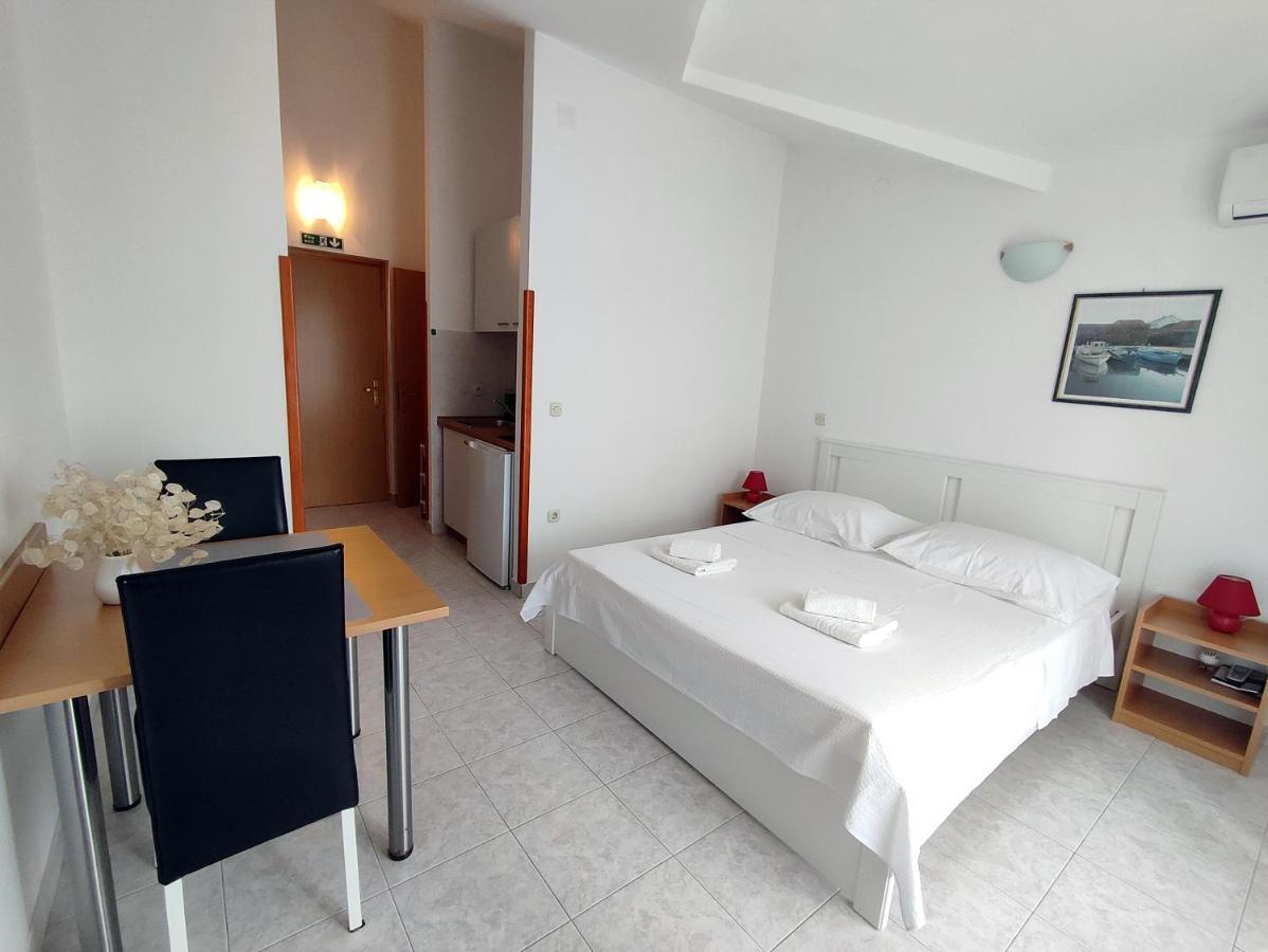 יאדריה Apartments And Rooms Saric מראה חיצוני תמונה