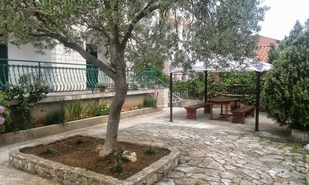 יאדריה Apartments And Rooms Saric מראה חיצוני תמונה