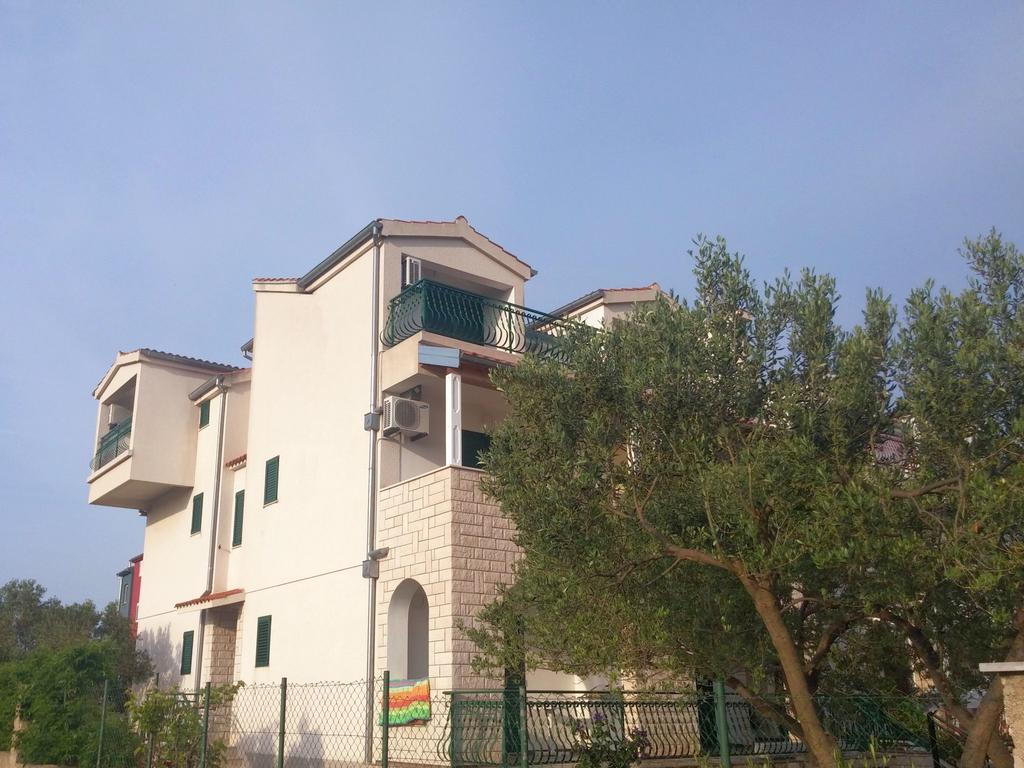 יאדריה Apartments And Rooms Saric מראה חיצוני תמונה