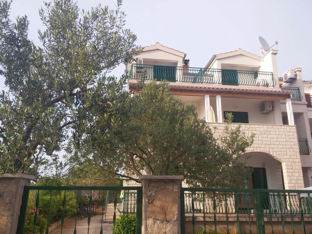 יאדריה Apartments And Rooms Saric מראה חיצוני תמונה