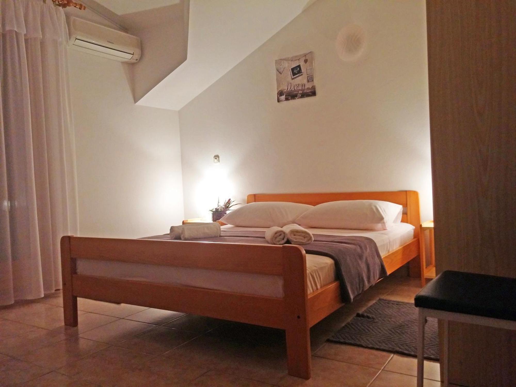 יאדריה Apartments And Rooms Saric מראה חיצוני תמונה