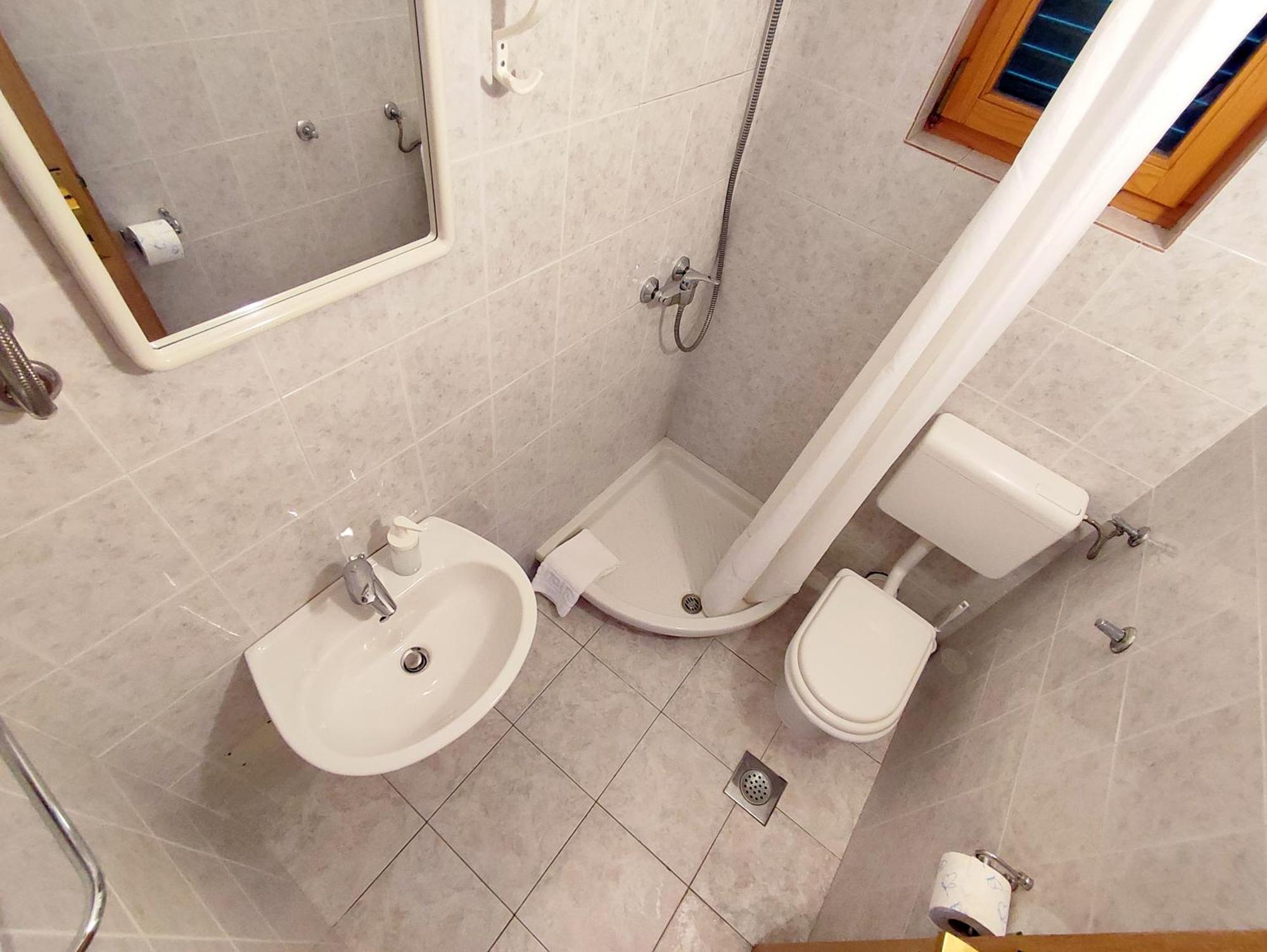 יאדריה Apartments And Rooms Saric מראה חיצוני תמונה
