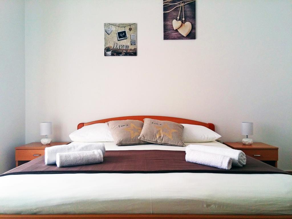 יאדריה Apartments And Rooms Saric מראה חיצוני תמונה