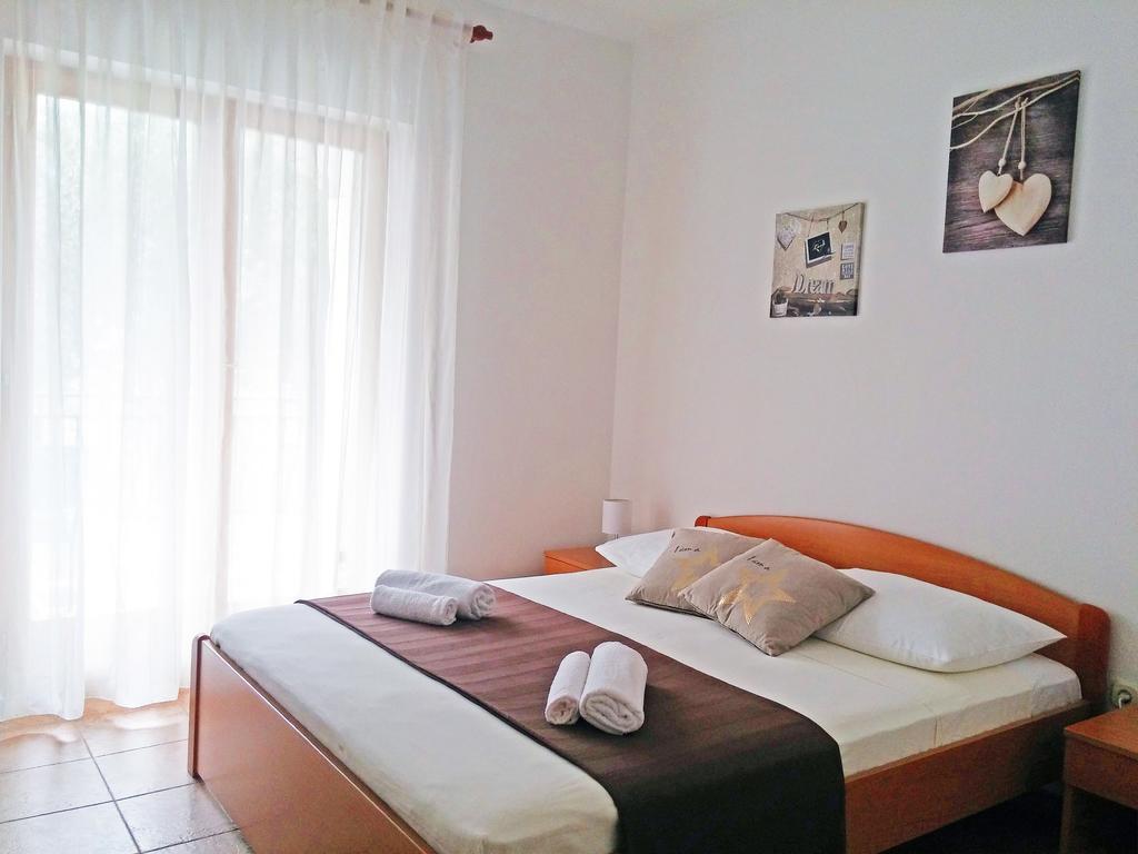 יאדריה Apartments And Rooms Saric מראה חיצוני תמונה