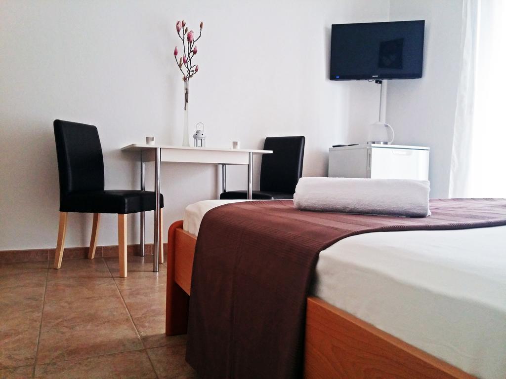 יאדריה Apartments And Rooms Saric מראה חיצוני תמונה